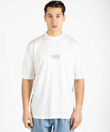 Oversized T-shirt logo